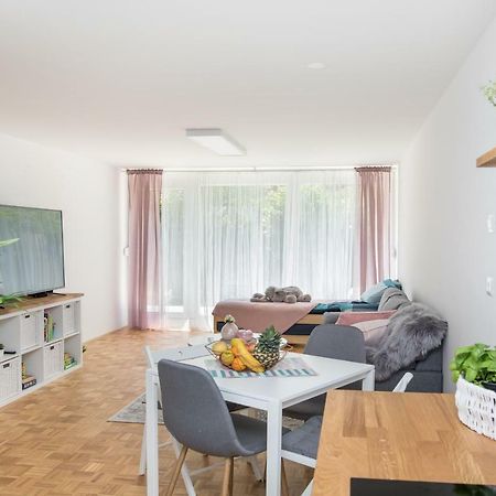 Family Apartment With Garden ลูบลิยานา ภายนอก รูปภาพ