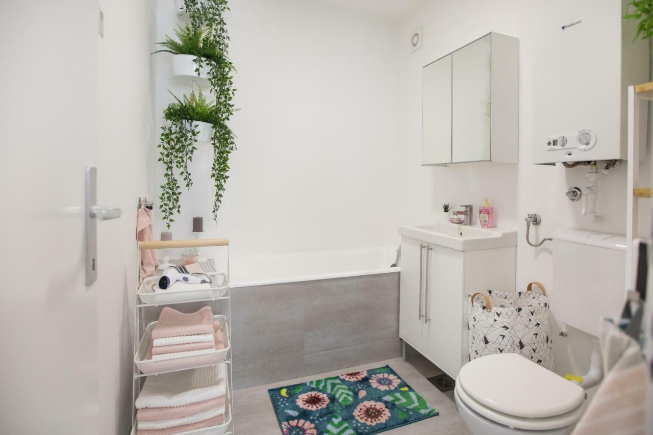 Family Apartment With Garden ลูบลิยานา ภายนอก รูปภาพ