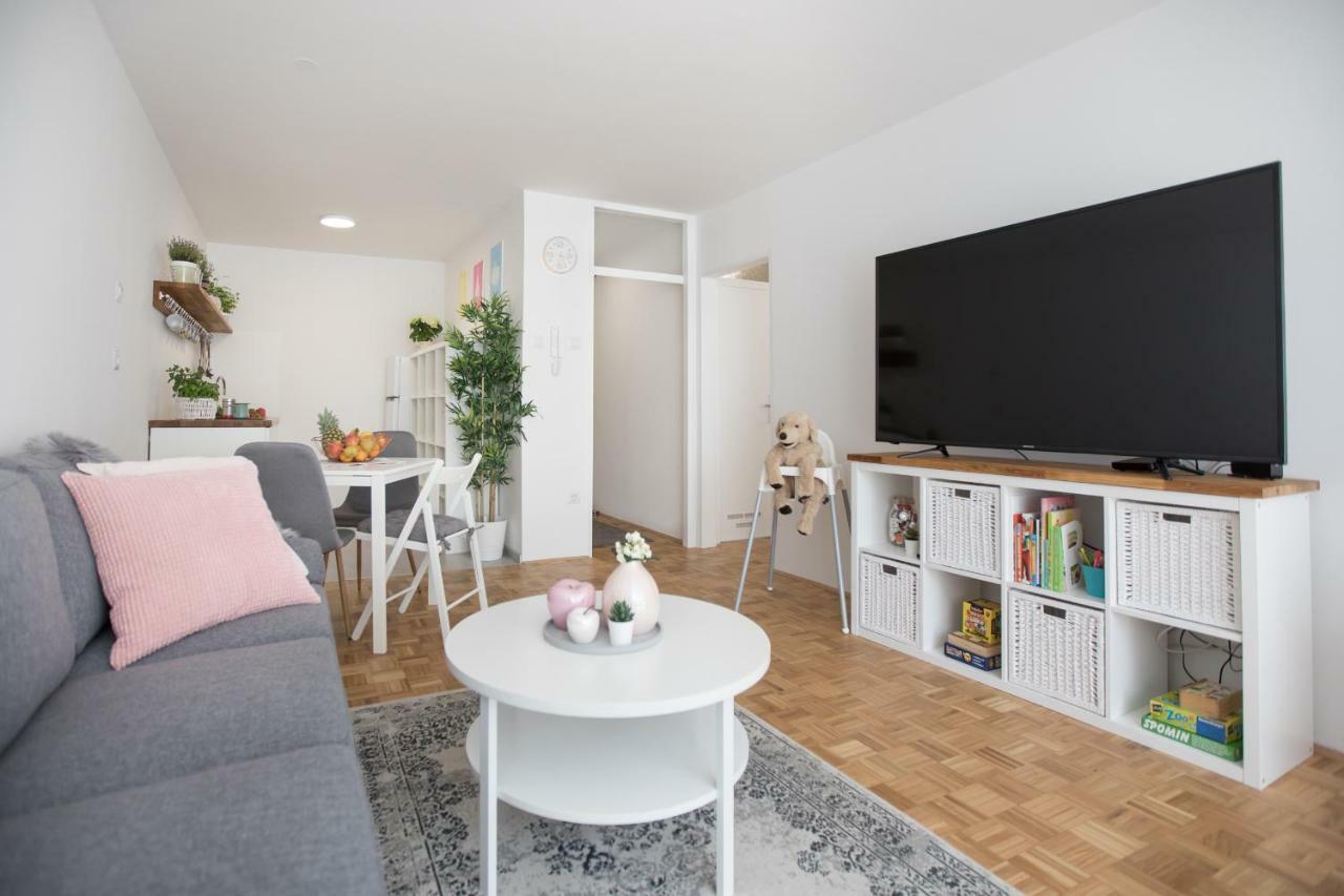 Family Apartment With Garden ลูบลิยานา ภายนอก รูปภาพ